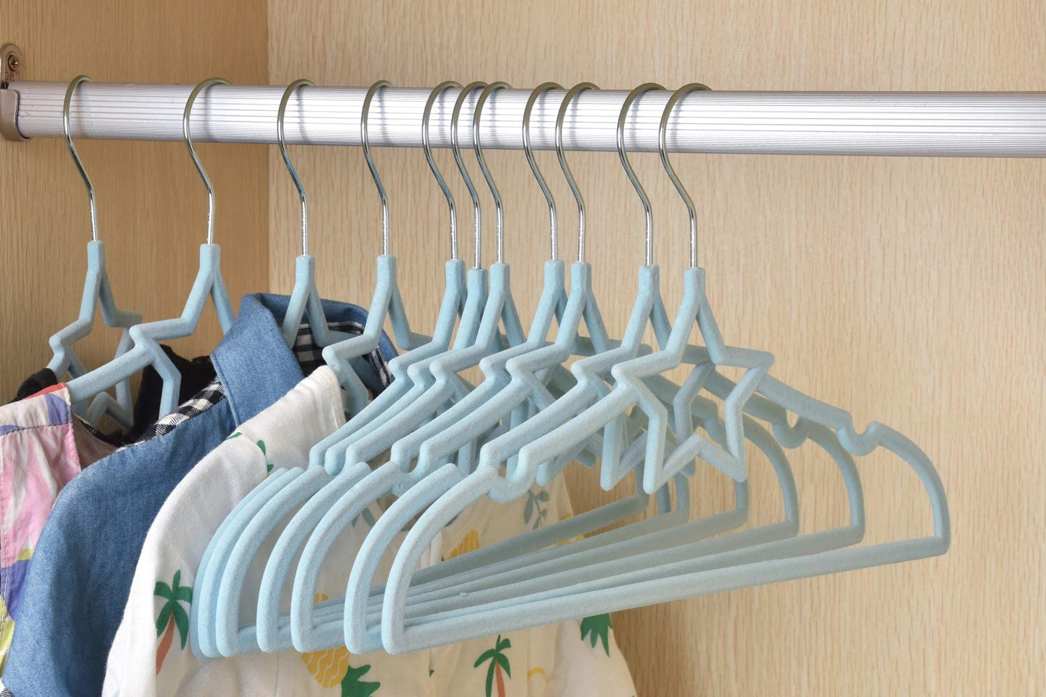 Why Are Velvet Baby Hangers a Great Baby Shower Gift –